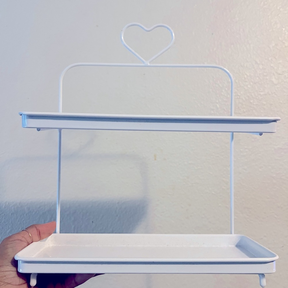 HTF Serving 🤍 heart valentine two layer tray